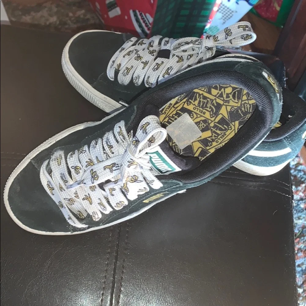 PUMA x Minions Suede Black & White Banana Laces sz 5 Youth EUC